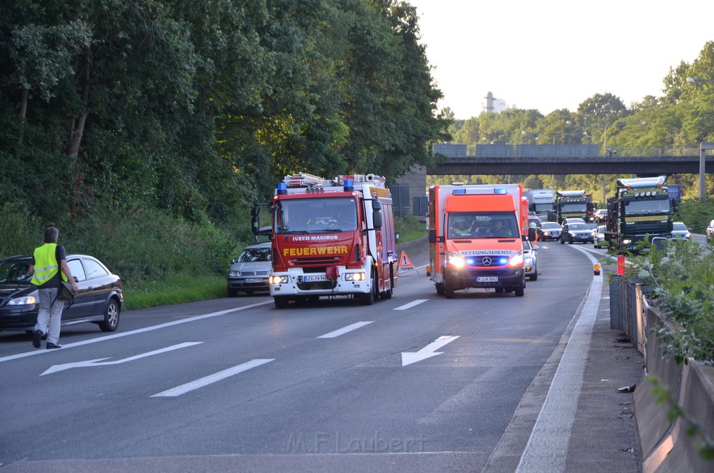 Einsatz BF Koeln Klimaanlage Reisebus defekt A 3 Rich Koeln hoehe Leverkusen P065.JPG